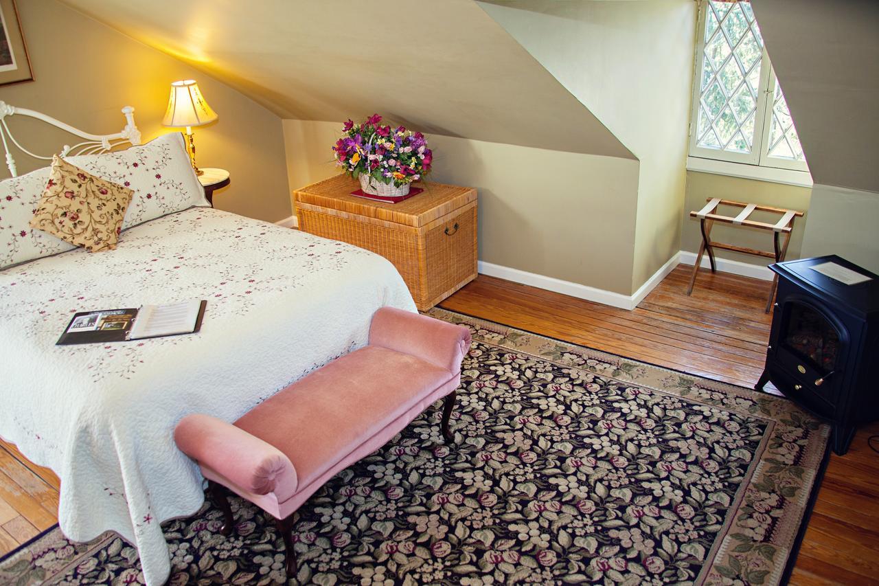 The Carriage Inn Bed And Breakfast Charles Town Room photo